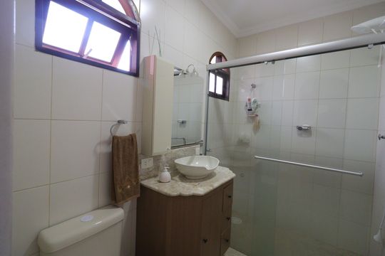 Banheiro da Suíte de casa à venda com 3 quartos, 150m² em Jardim dos Prados, São Paulo