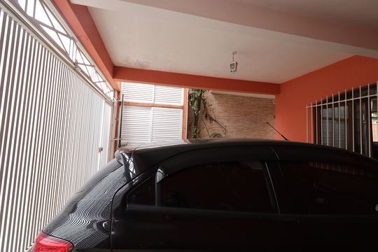 Garagem de casa à venda com 3 quartos, 150m² em Jardim dos Prados, São Paulo