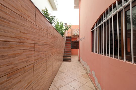 Corredor externo de casa à venda com 3 quartos, 150m² em Jardim dos Prados, São Paulo
