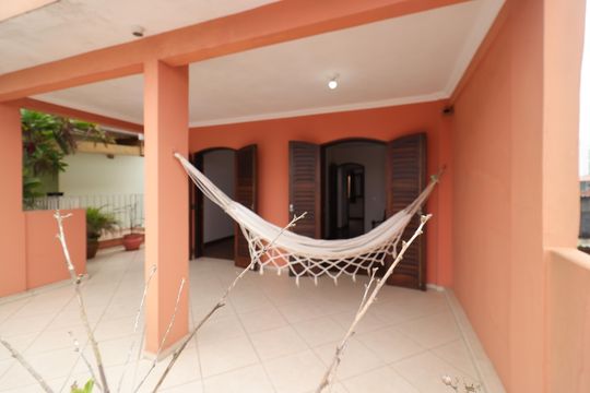 Varanda de casa à venda com 3 quartos, 150m² em Jardim dos Prados, São Paulo
