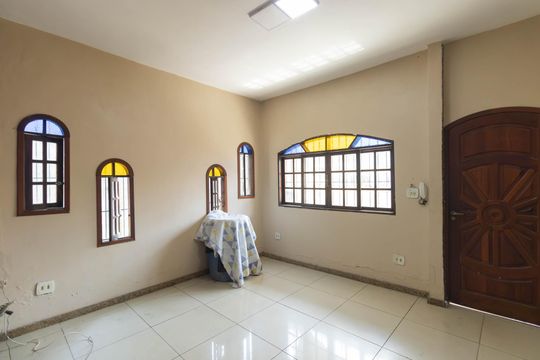 Sala de casa para alugar com 2 quartos, 150m² em Boa Vista, São Gonçalo