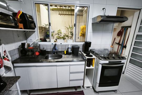 Cozinha de casa de condomínio à venda com 3 quartos, 100m² em Parada Inglesa, São Paulo