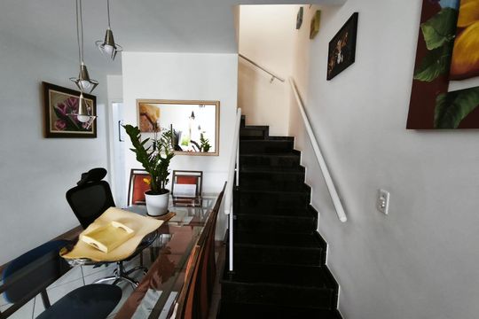 Sala de casa de condomínio à venda com 3 quartos, 100m² em Parada Inglesa, São Paulo
