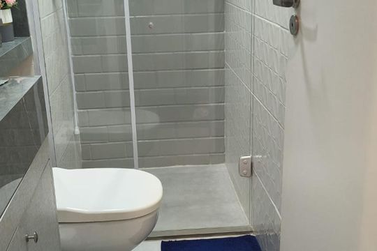 Banheiro de apartamento à venda com 2 quartos, 42m² em Jardim Boa Vista (Zona Oeste), Osasco