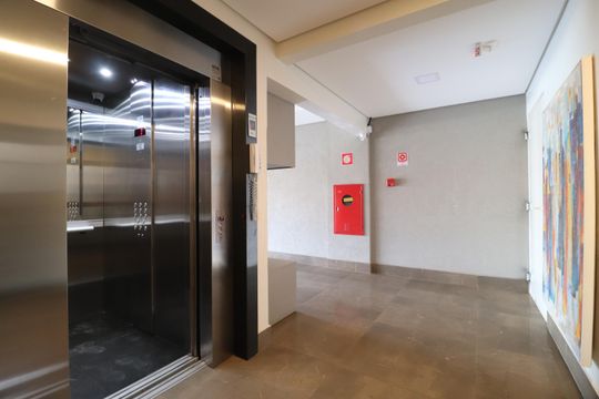 Elevador de apartamento para alugar com 3 quartos, 99m² em Santa Mônica, Uberlândia