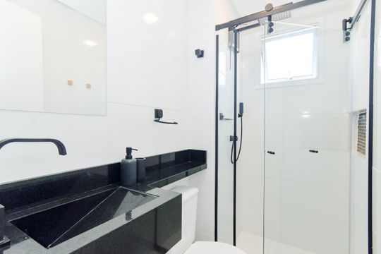 Banheiro de apartamento à venda com 2 quartos, 42m² em Vila Galvão, Guarulhos