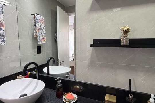 Banheiro social  de apartamento para alugar com 2 quartos, 46m² em Campestre, São Caetano do Sul
