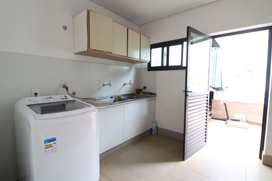 Área de Serviço de casa para alugar com 4 quartos, 350m² em Saraiva, Uberlândia