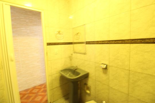 Banheiro de casa para alugar com 2 quartos, 107m² em Parque das Paineiras, Sorocaba