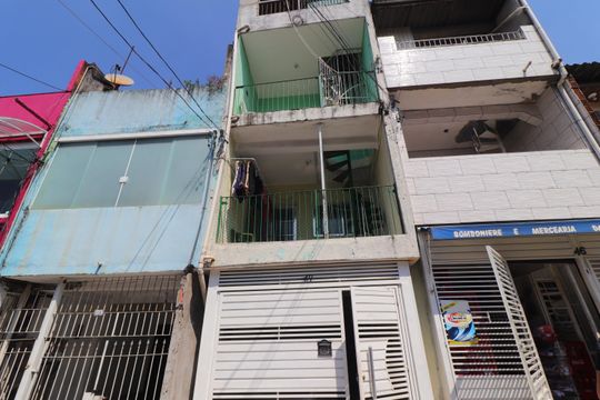 Fachada de casa à venda com 1 quarto, 125m² em Conjunto Residencial José Bonifácio, São Paulo