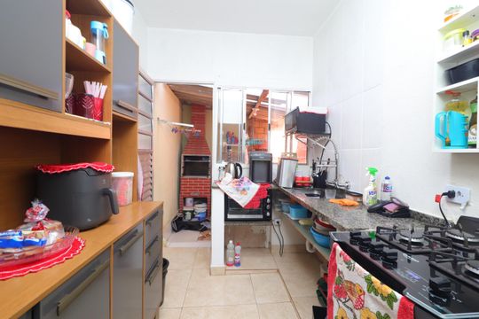Cozinha de casa à venda com 1 quarto, 125m² em Conjunto Residencial José Bonifácio, São Paulo