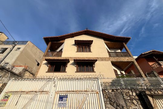 Casa à venda com 3 quartos, 400m² em São Marcos, Belo Horizonte