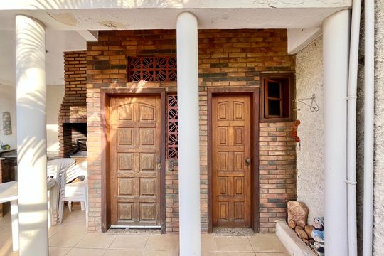 Área externa de casa à venda com 3 quartos, 400m² em São Marcos, Belo Horizonte