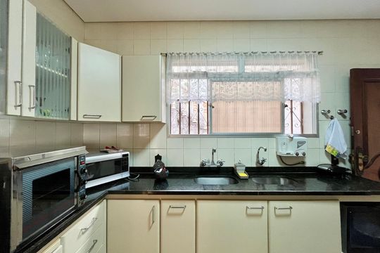 Cozinha de casa à venda com 3 quartos, 400m² em São Marcos, Belo Horizonte
