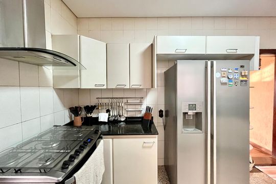 Cozinha de casa à venda com 3 quartos, 400m² em São Marcos, Belo Horizonte