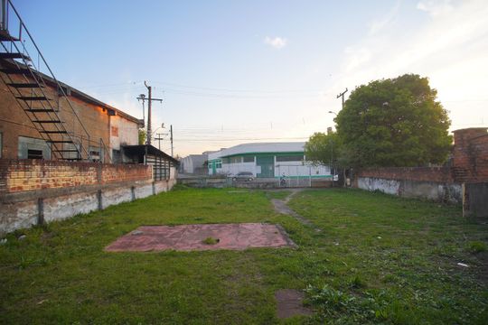 Área externa de casa à venda com 3 quartos, 444m² em Vicentina, São Leopoldo