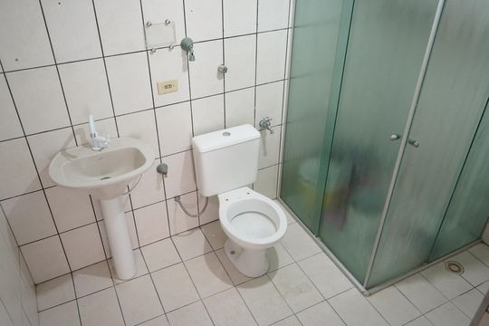 Banheiro de casa para alugar com 2 quartos, 220m² em Chácara Seis de Outubro, São Paulo