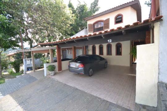 Fachada de casa à venda com 3 quartos, 217m² em Jardim Éster Yolanda, São Paulo