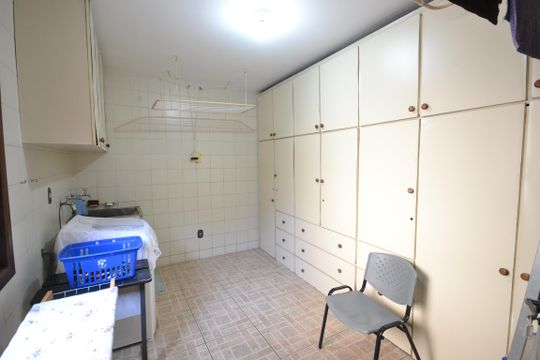 Área de Serviço de casa à venda com 3 quartos, 217m² em Jardim Éster Yolanda, São Paulo