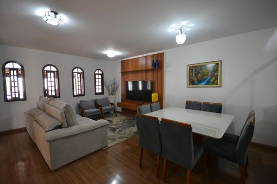 Casa à venda com 3 quartos, 217m² em Jardim Éster Yolanda, São Paulo