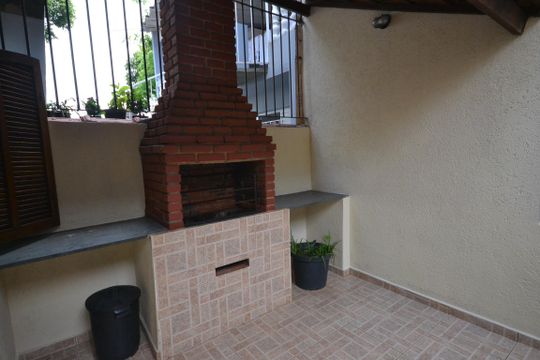 Quintal/Churrasqueira de casa à venda com 3 quartos, 217m² em Jardim Éster Yolanda, São Paulo