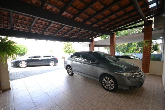 Garagem de casa à venda com 3 quartos, 217m² em Jardim Éster Yolanda, São Paulo