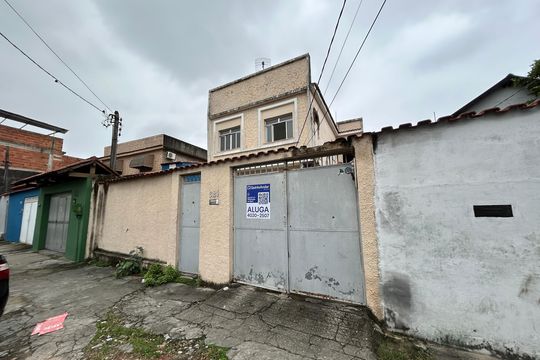 Fachada + placa de apartamento para alugar com 2 quartos, 55m² em Osvaldo Cruz, Rio de Janeiro