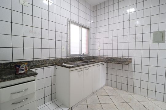 Cozinha de apartamento para alugar com 3 quartos, 65m² em Santa Mônica, Uberlândia