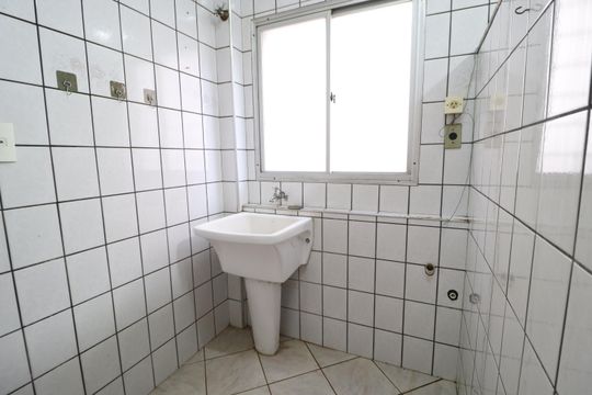 Cozinha e Área de Serviço de apartamento para alugar com 3 quartos, 65m² em Santa Mônica, Uberlândia
