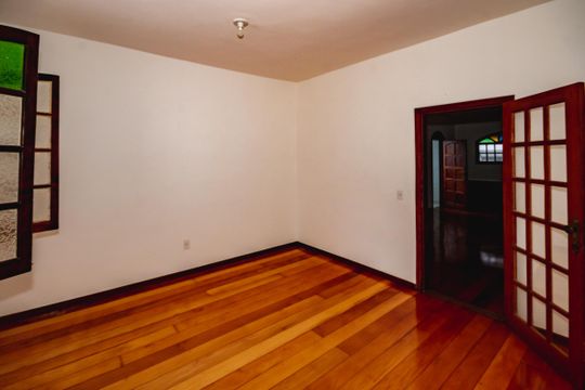 Quarto 1 de casa para alugar com 3 quartos, 200m² em São Bernardo, Belo Horizonte