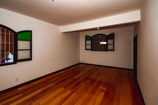 Casa para alugar com 3 quartos, 200m² em São Bernardo, Belo Horizonte