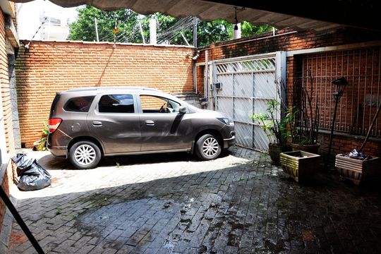 Garagem de casa para alugar com 5 quartos, 240m² em Jaguará, São Paulo