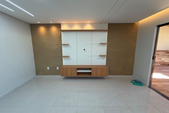 Casa à venda com 4 quartos, 300m² em Conjunto 9, Brasília