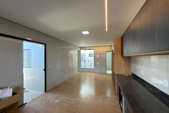 Casa à venda com 4 quartos, 300m² em Conjunto 9, Brasília