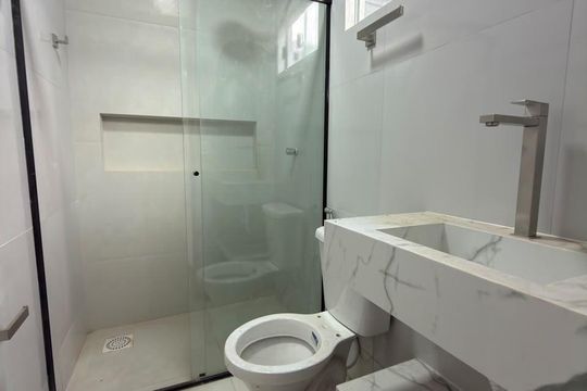 Casa à venda com 4 quartos, 300m² em Conjunto 9, Brasília