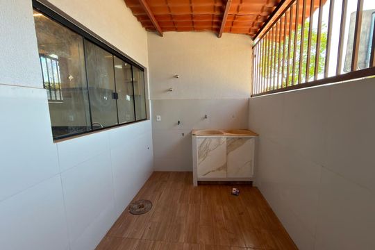 Casa à venda com 4 quartos, 300m² em Conjunto 9, Brasília