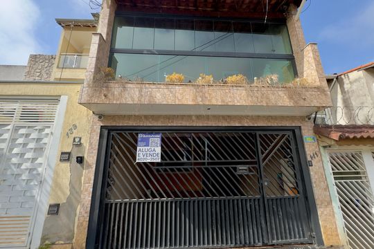 Placa instalada na fachada do imóvel  de casa para alugar com 4 quartos, 175m² em Jardim do Papai, Guarulhos