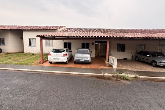 Garagem de casa de condomínio à venda com 3 quartos, 80m² em Setor Garavelo, Goiânia