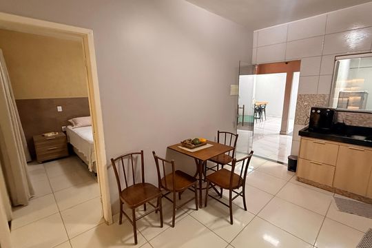 Cozinha de casa de condomínio à venda com 3 quartos, 80m² em Setor Garavelo, Goiânia