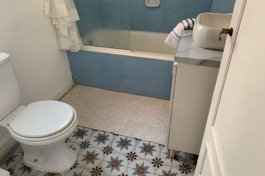 Banheiro social de apartamento à venda com 1 quarto, 78m² em Santa Ifigênia, São Paulo
