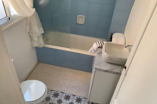 Banheiro social de apartamento à venda com 1 quarto, 78m² em Santa Ifigênia, São Paulo