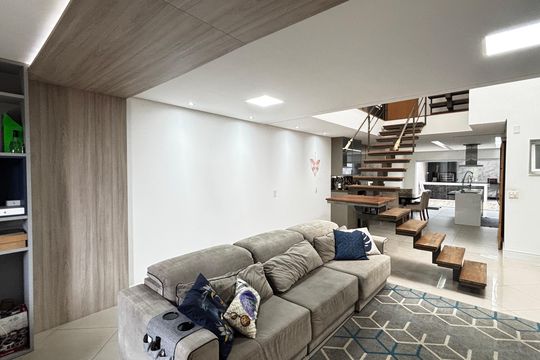 Casa à venda com 2 quartos, 223m² em Jardim Las Vegas, Santo André