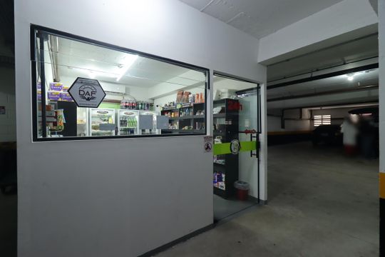 Área Comum - Mercadinho 24h de apartamento para alugar com 3 quartos, 88m² em  Parque Itrapoã, Santo André