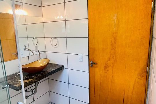 Banheiro  Suíte 3 de casa de condomínio para alugar com 3 quartos, 450m² em Parque Santo Afonso, Cotia