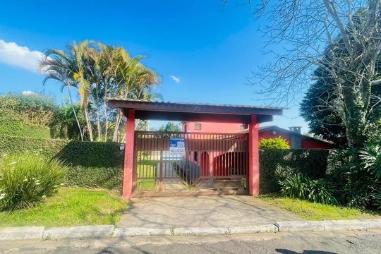 Fachada com placa de casa de condomínio para alugar com 3 quartos, 450m² em Parque Santo Afonso, Cotia