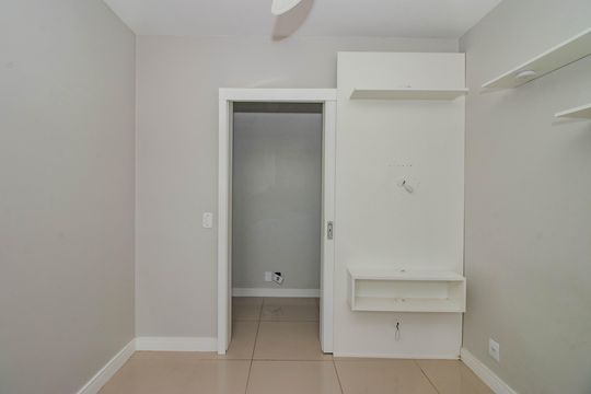 Apartamento à venda com 3 quartos, 77m² em Jardim Botânico, Porto Alegre