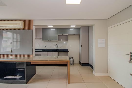 Apartamento à venda com 3 quartos, 77m² em Jardim Botânico, Porto Alegre