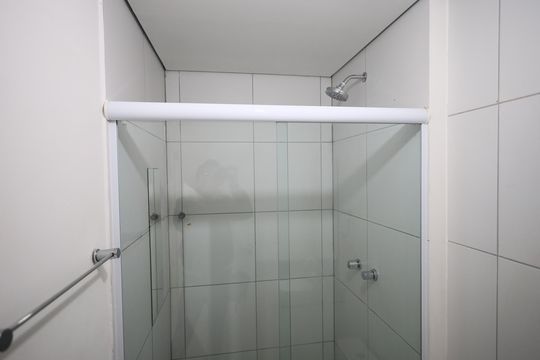 Banheiro da Suíte 1 de apartamento para alugar com 2 quartos, 56m² em Bela Vista, Osasco