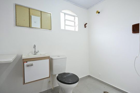 Banheiro de casa para alugar com 1 quarto, 50m² em Vila Sonia, São Paulo