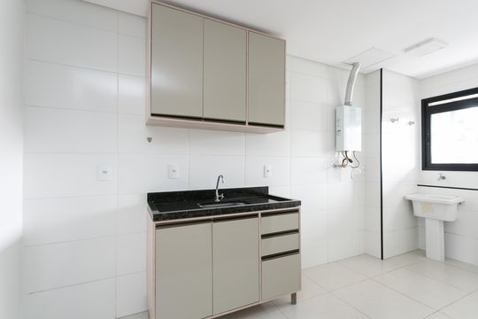 Cozinha  de apartamento à venda com 2 quartos, 47m² em Vila Rosaria, São Paulo